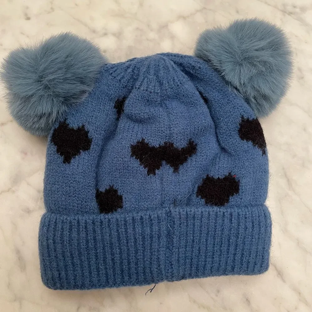 New infant’s knit hats with faux fur inner